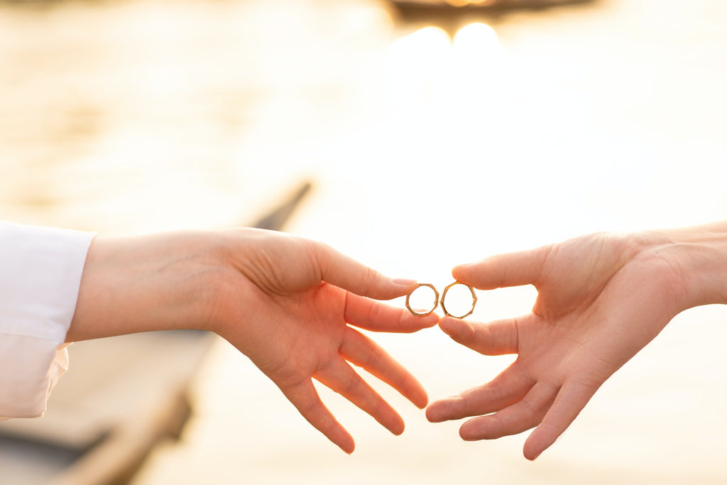 Pick and Buy Your Engagement Ring in Four Easy Steps